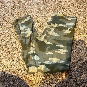 Camo aerie leggings size L